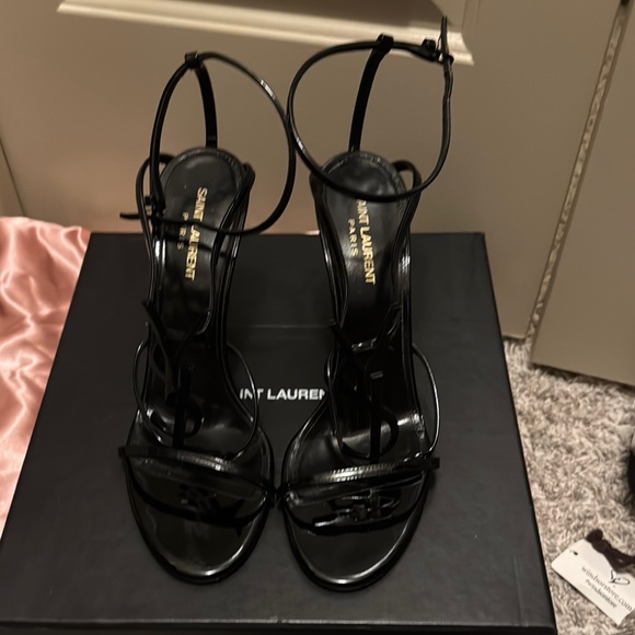 Saint Laurent Black Heels Sleek and Sophisticated - Picture 7 of 11